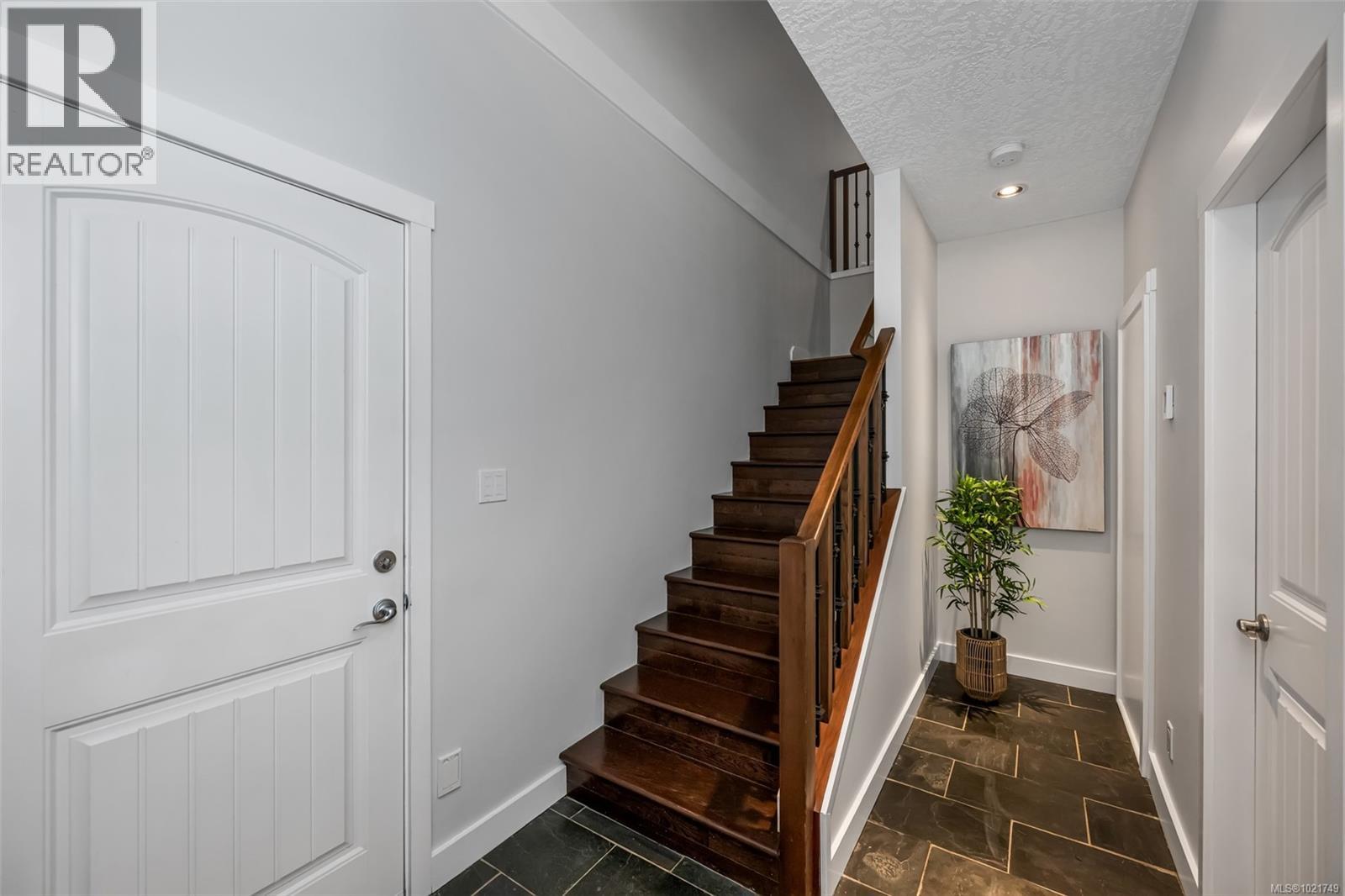  1153 DEERVIEW Place, Langford