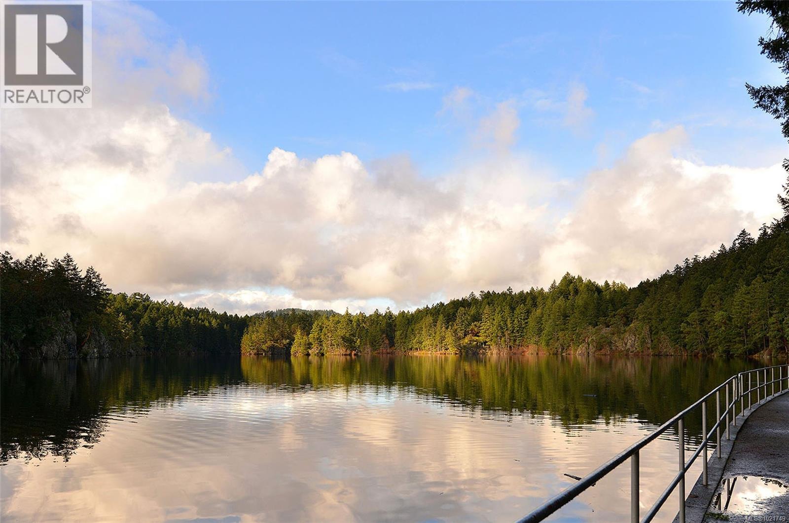  1153 DEERVIEW Place, Langford