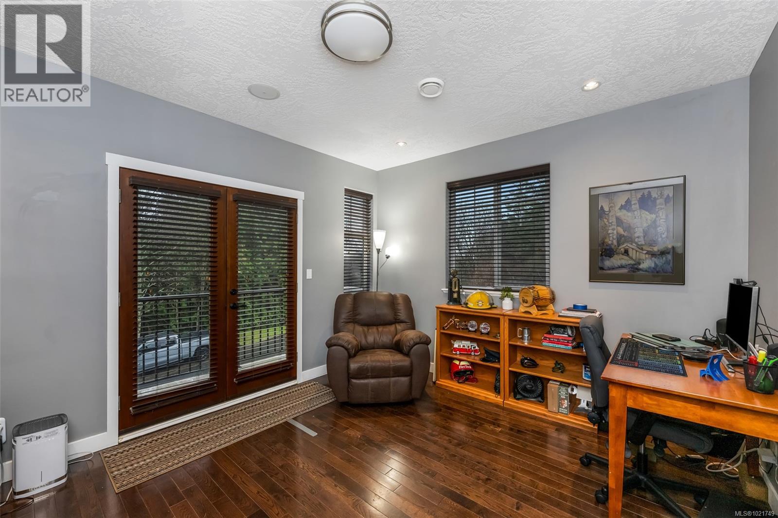  1153 DEERVIEW Place, Langford