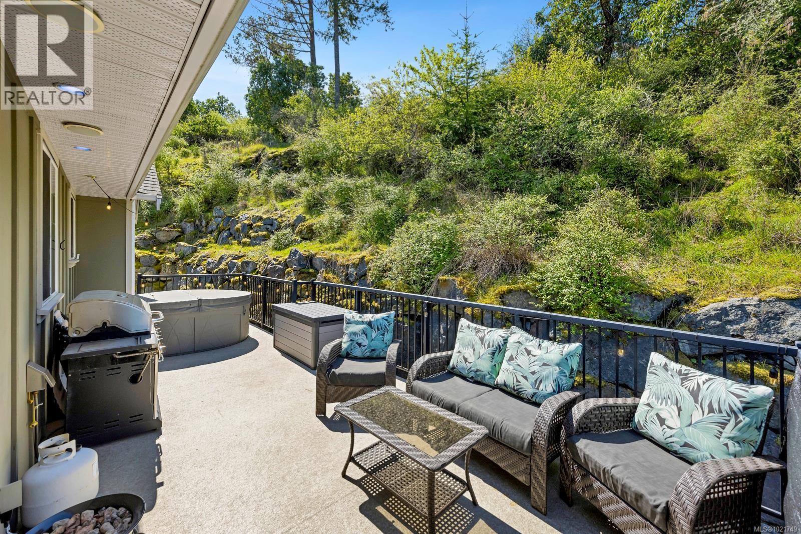  1153 DEERVIEW Place, Langford