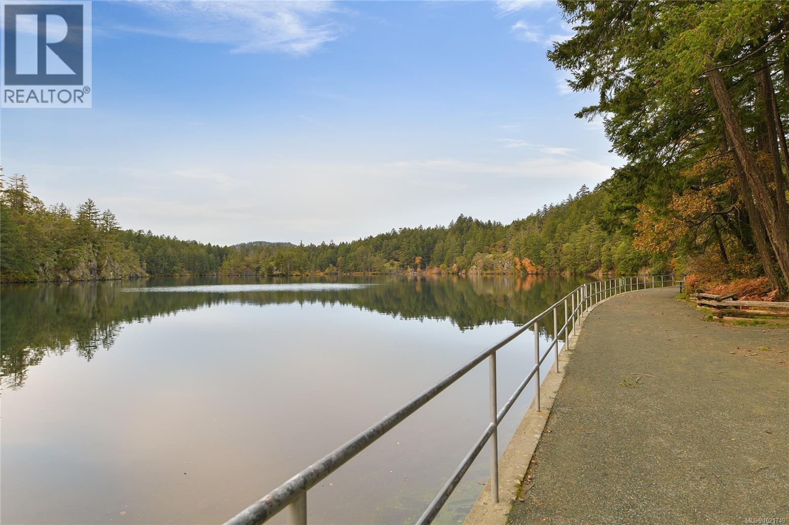  1153 DEERVIEW Place, Langford