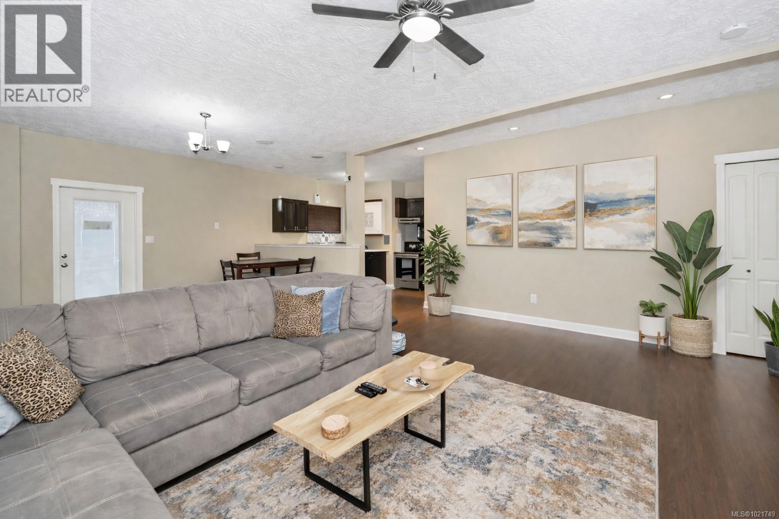  1153 DEERVIEW Place, Langford