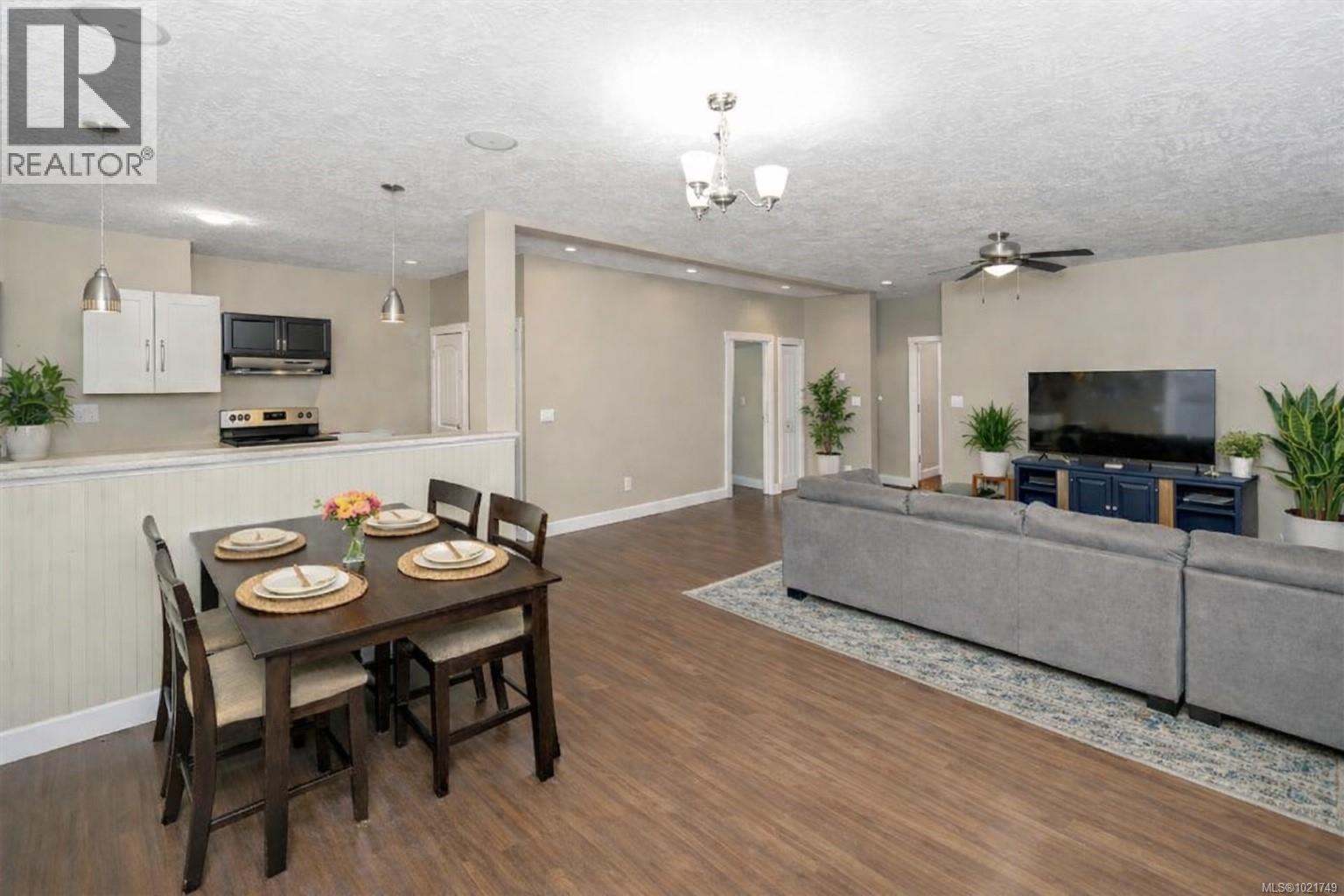  1153 DEERVIEW Place, Langford