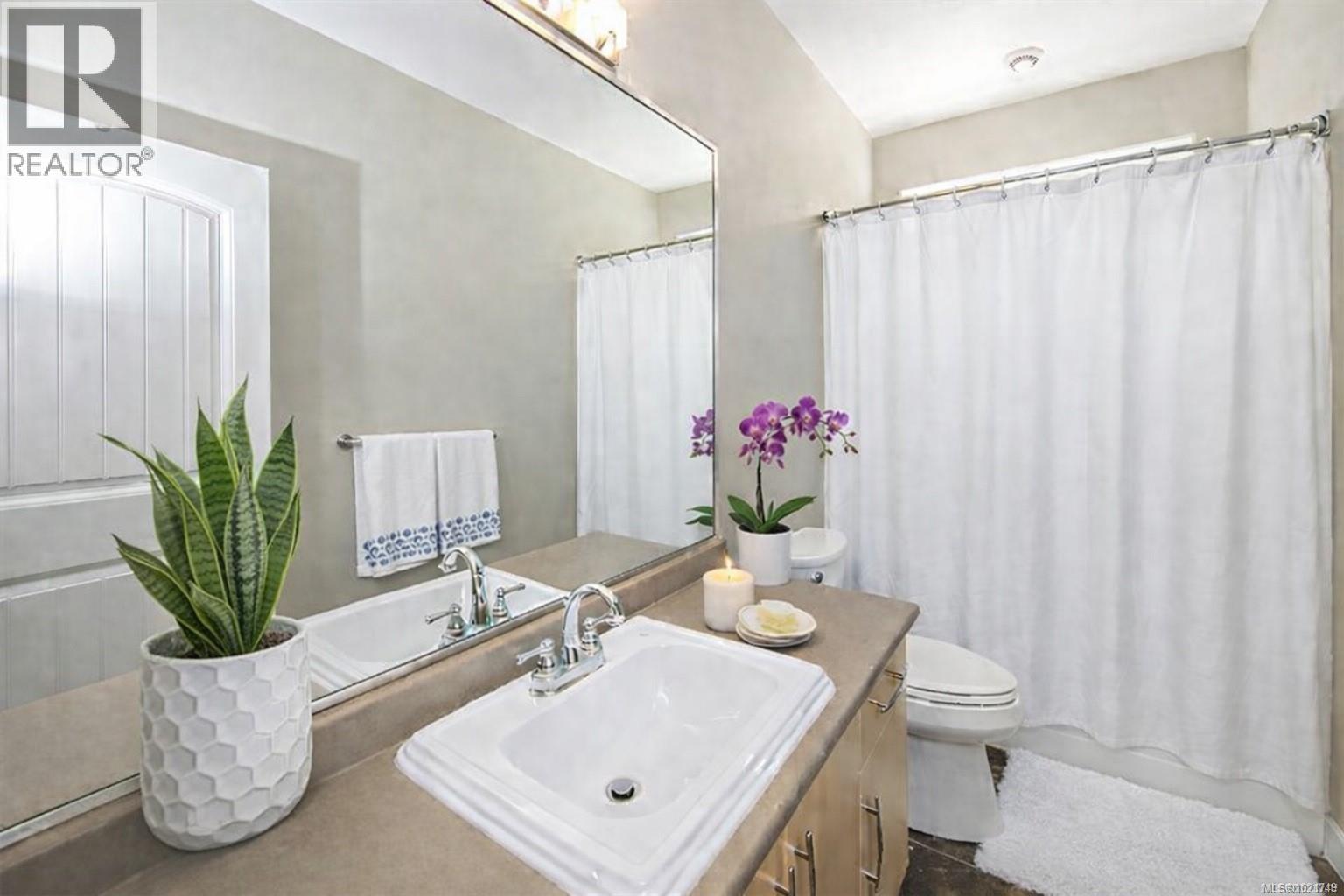  1153 DEERVIEW Place, Langford