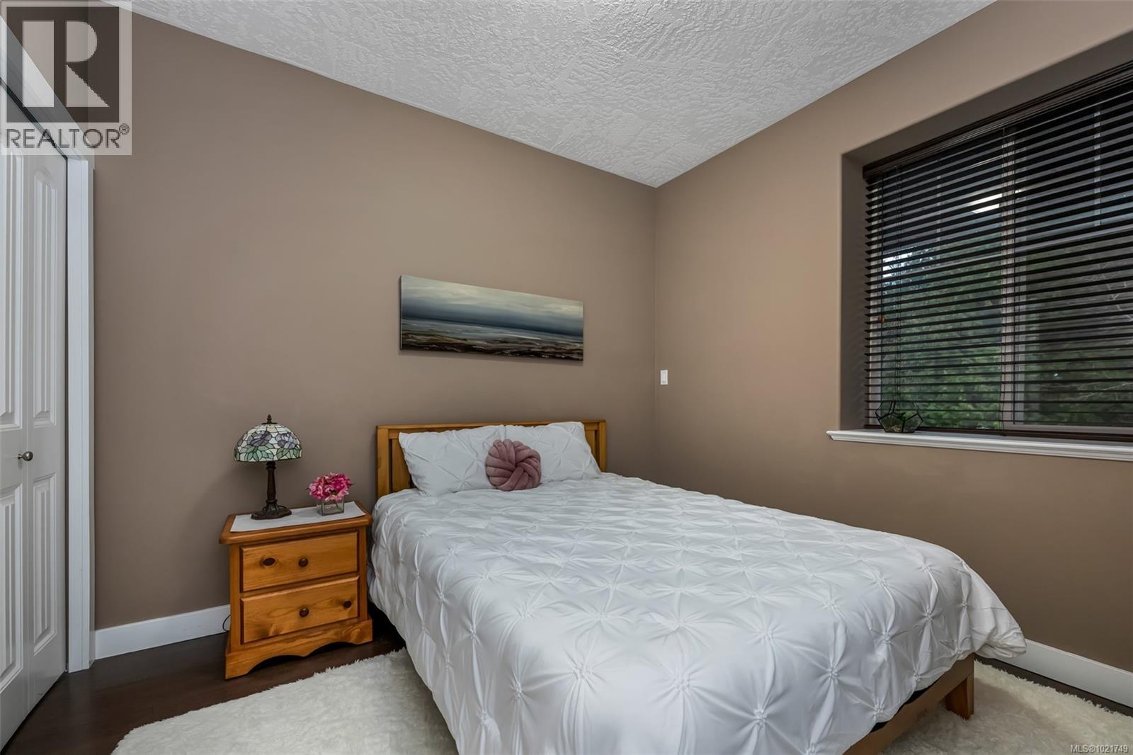  1153 DEERVIEW Place, Langford