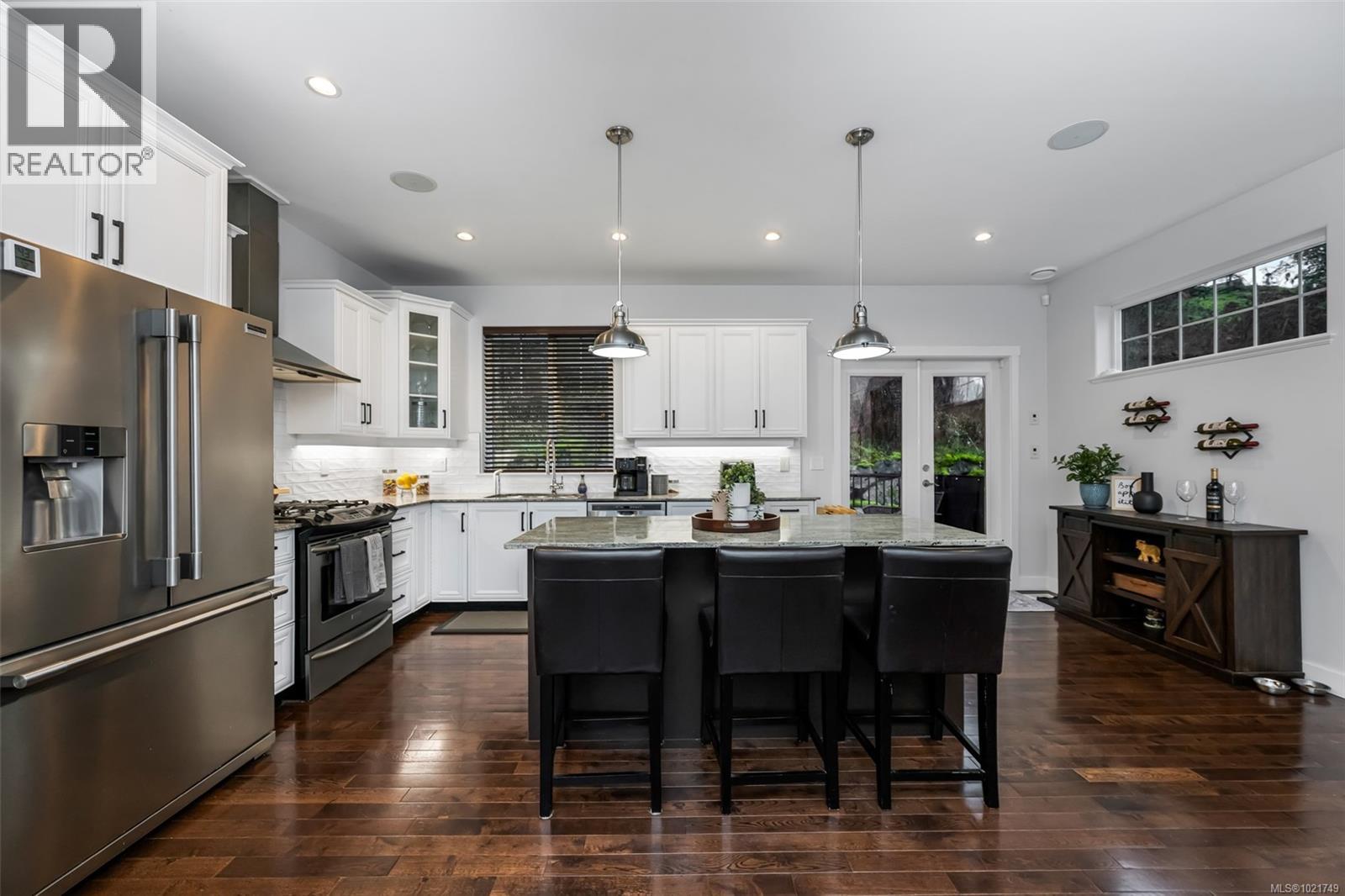  1153 DEERVIEW Place, Langford