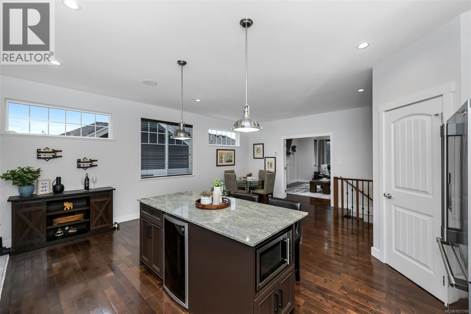  1153 DEERVIEW Place, Langford