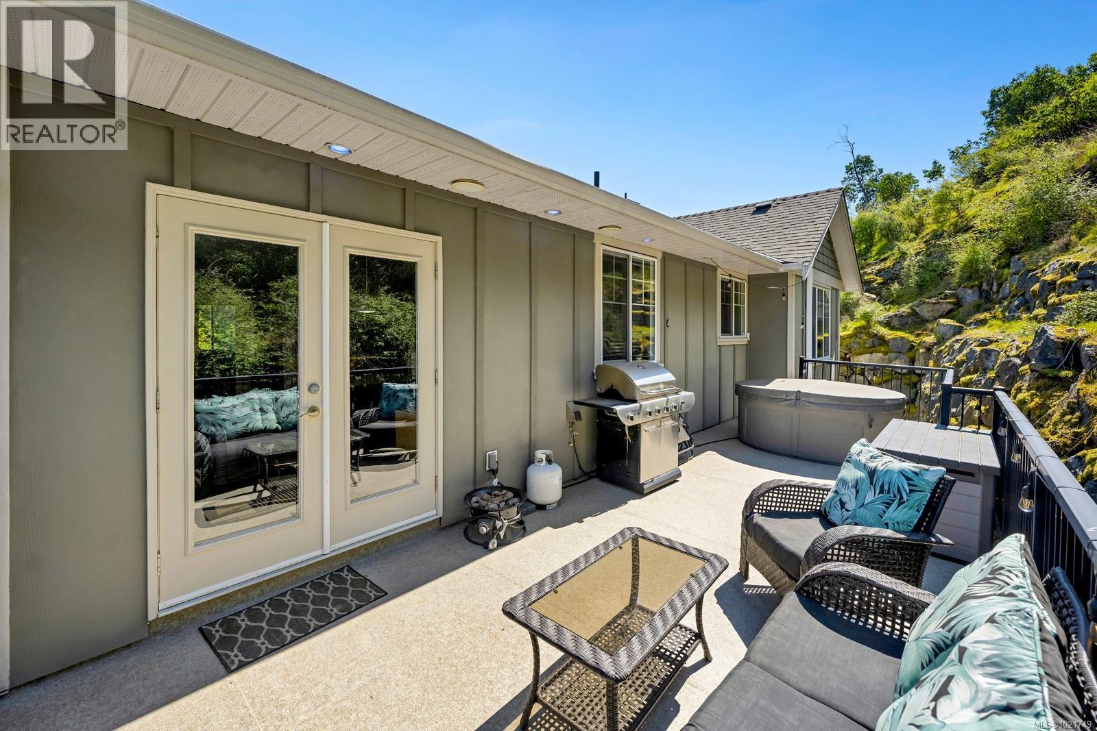  1153 DEERVIEW Place, Langford