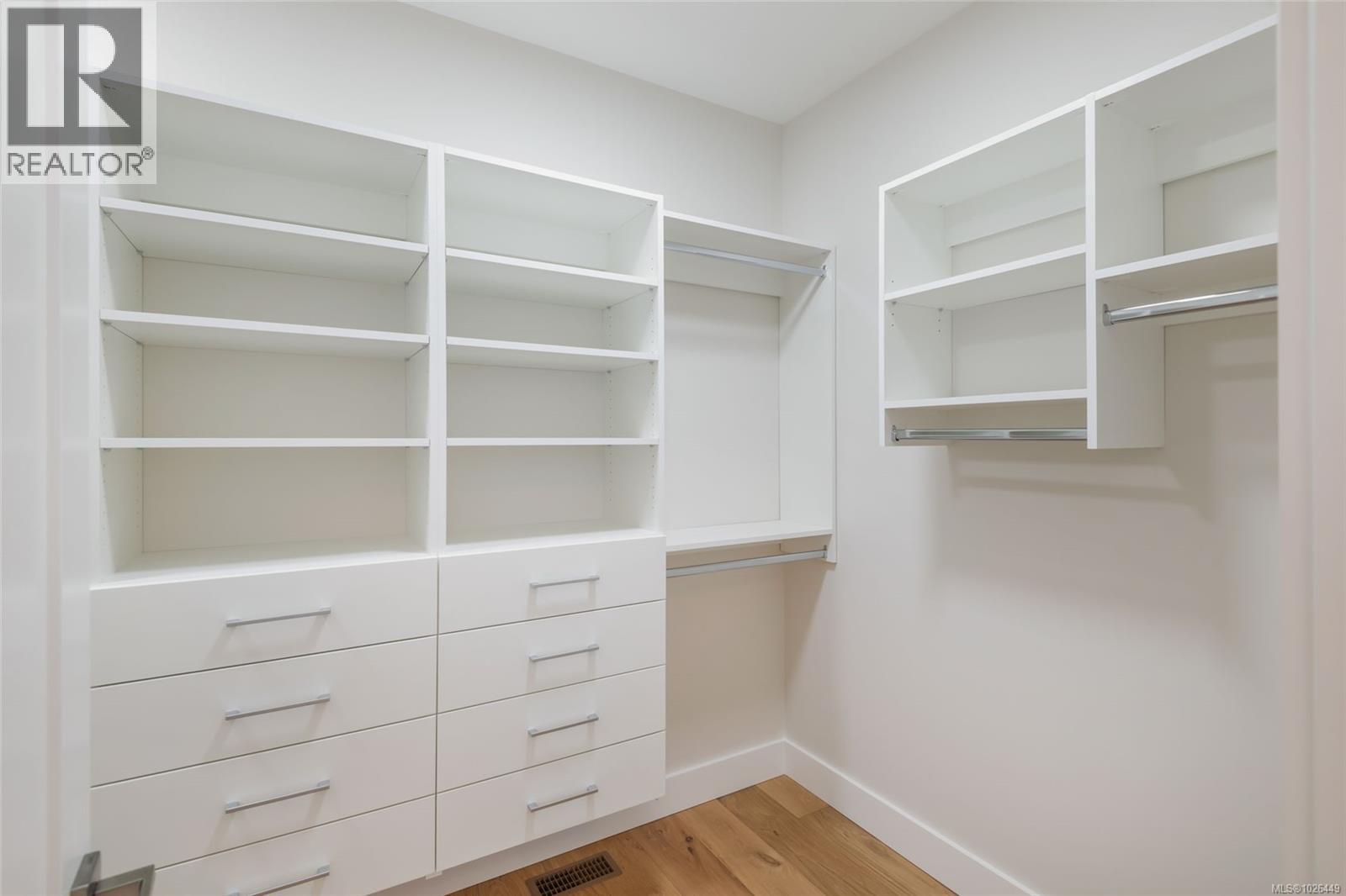 858 Wembley Rd - 36