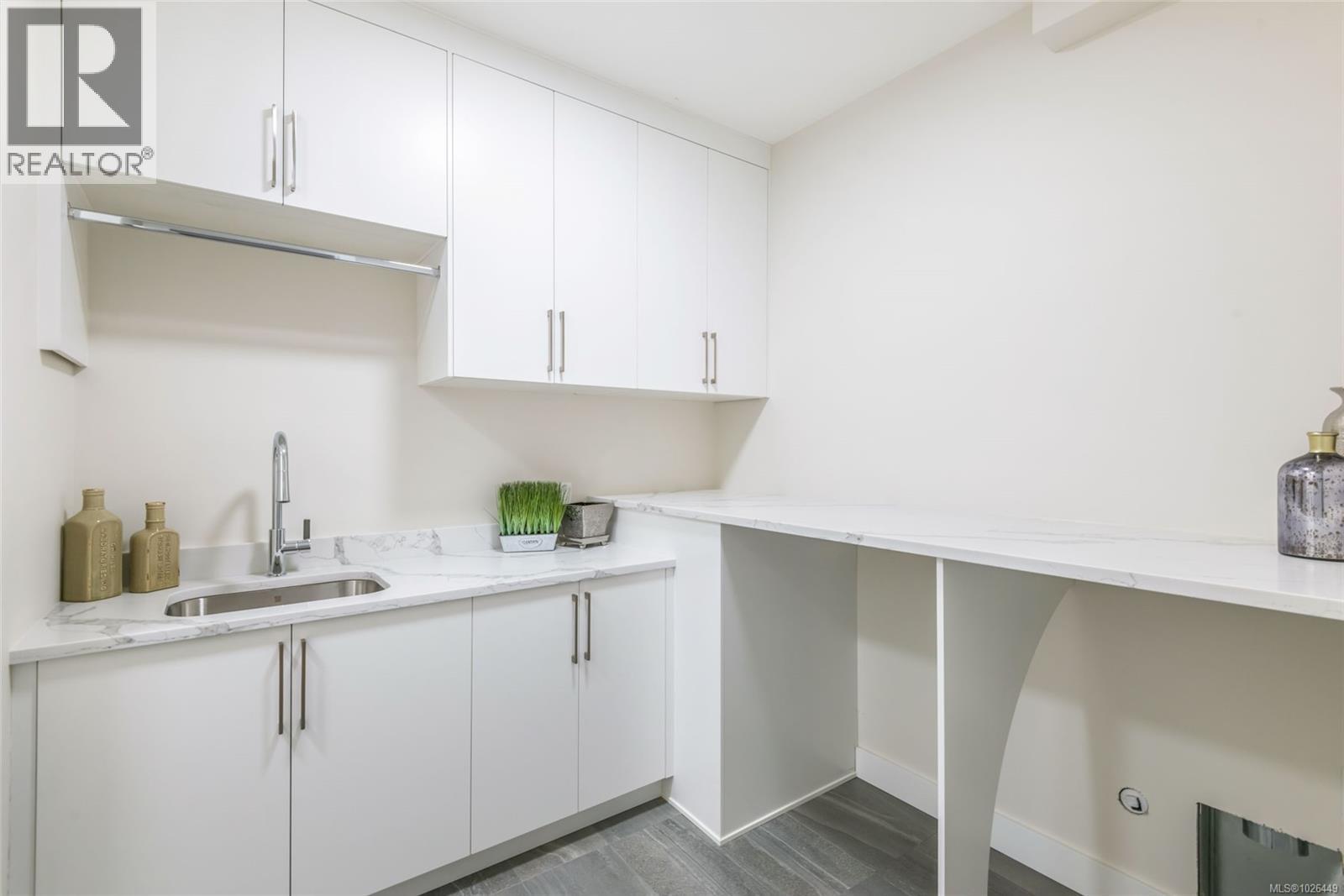 858 Wembley Rd - 38