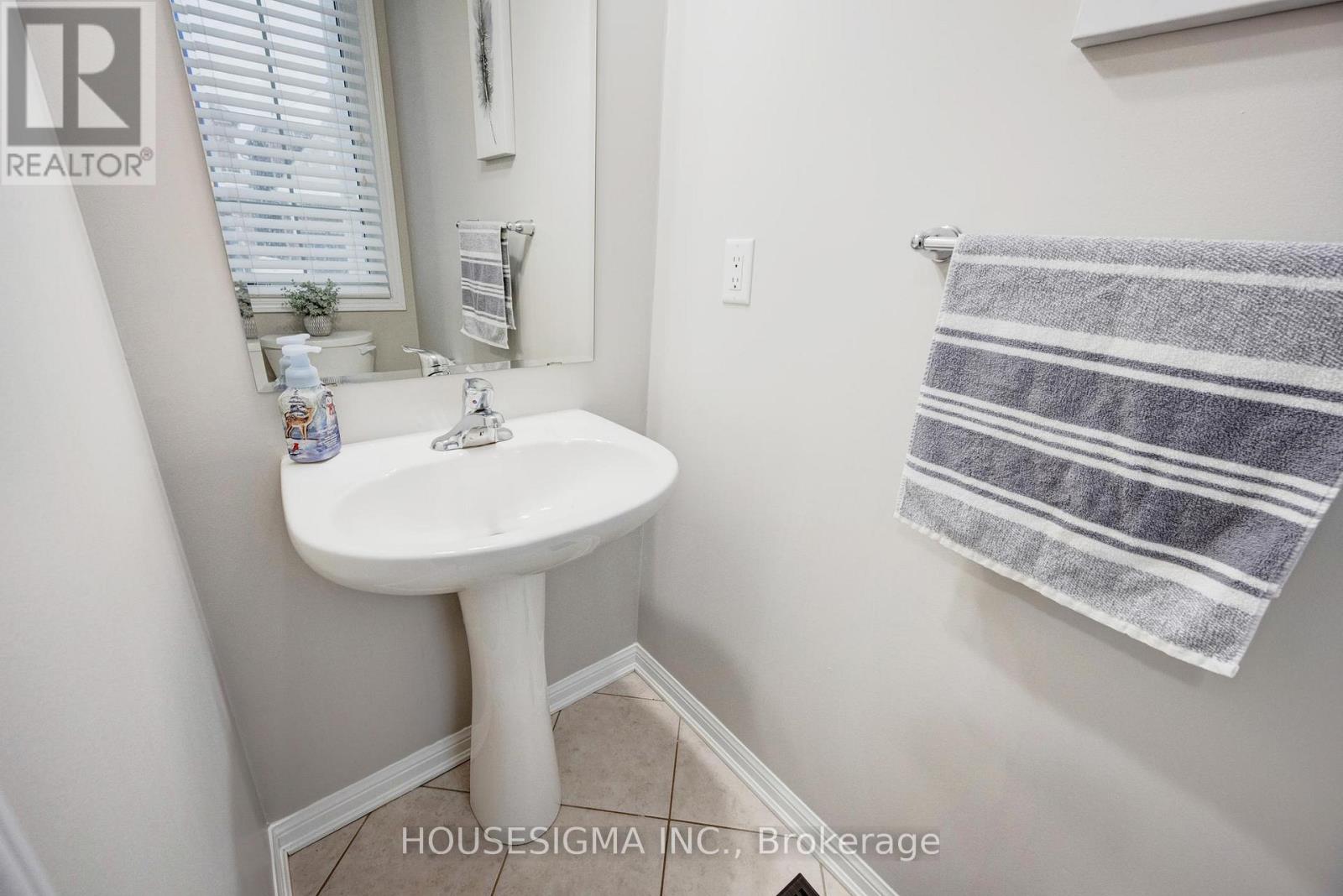 19 SEAFAIR CRESCENT - Photo 4 of 50, Brampton (Fletcher's West), Ontario