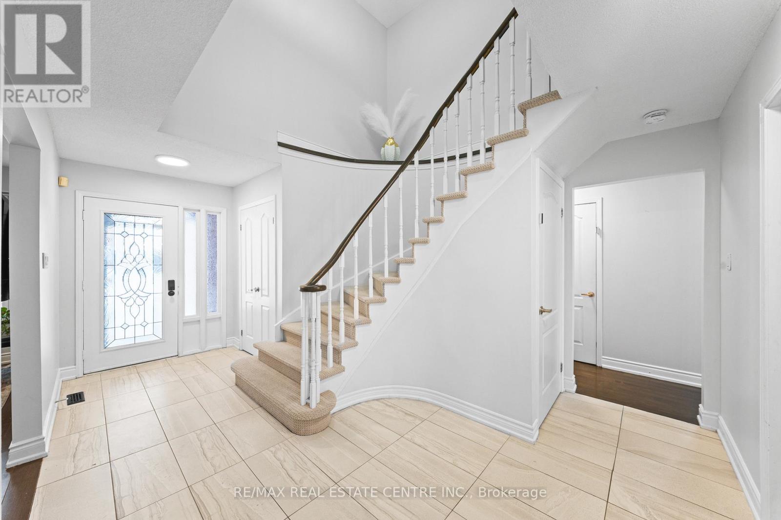 19 JAFFA DRIVE - Photo 5 of 50, Brampton (Northgate), Ontario