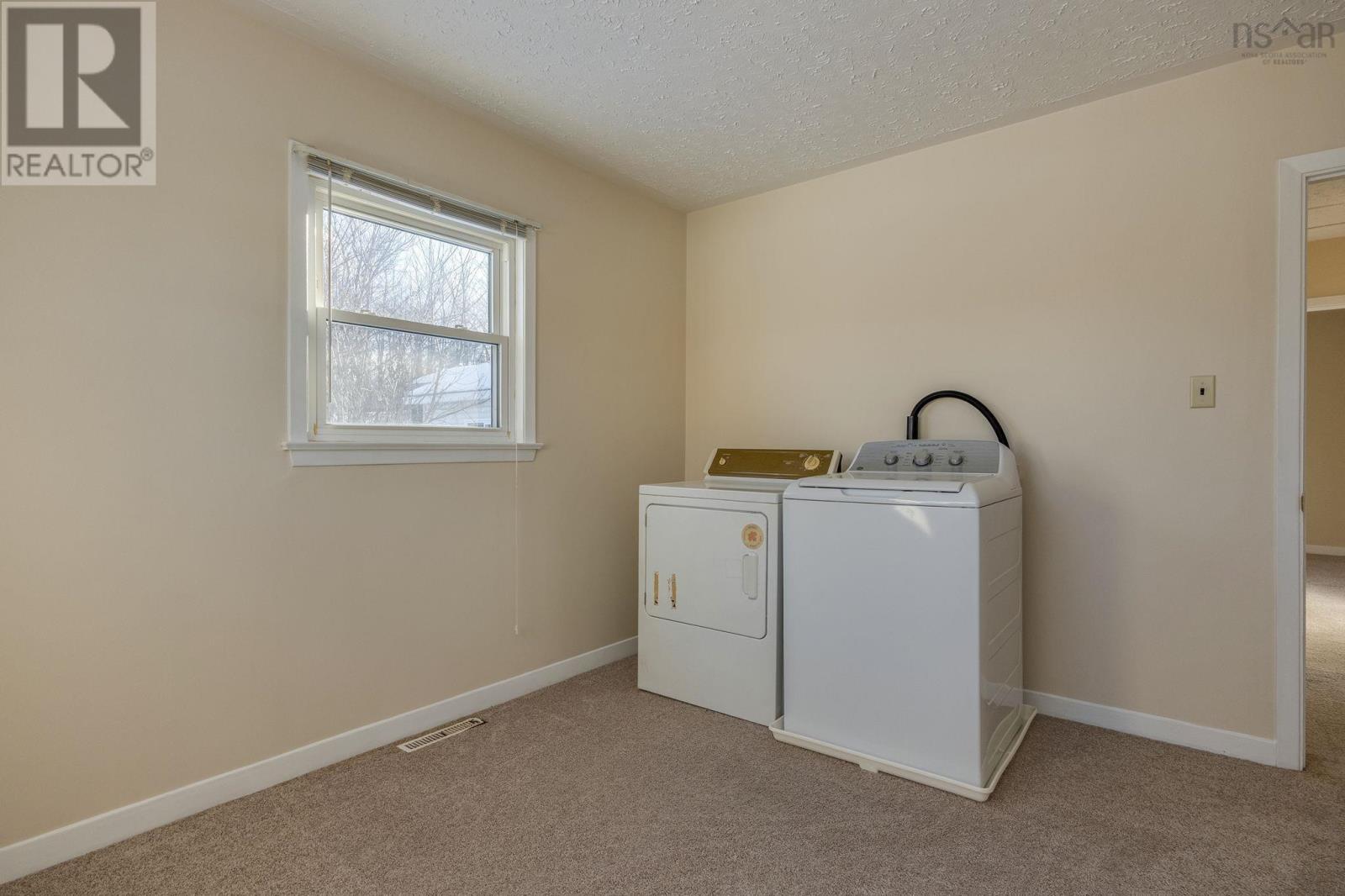 Property 24 of 35 of 9584 Commercial Street