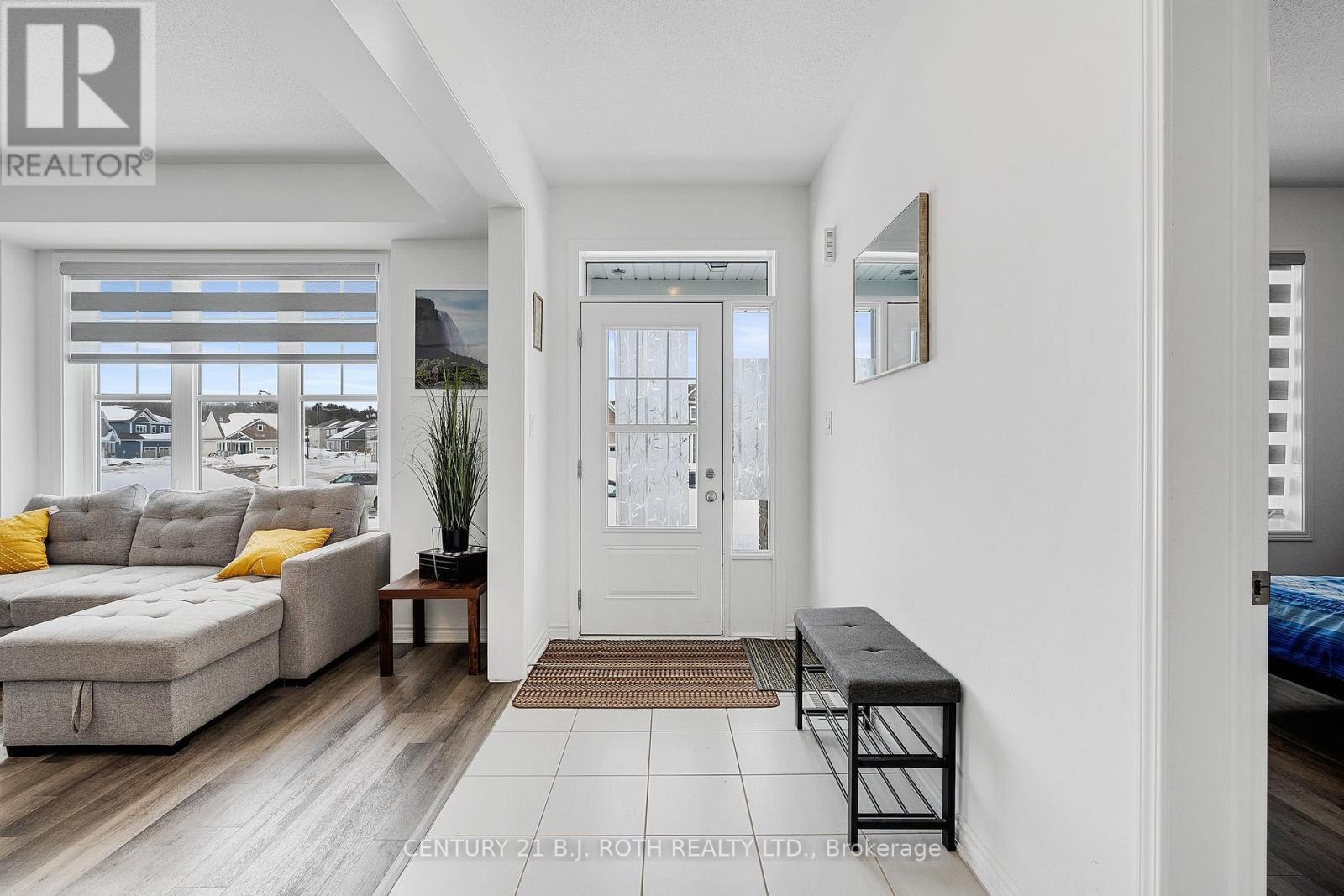 22 DYER CRESCENT - 11