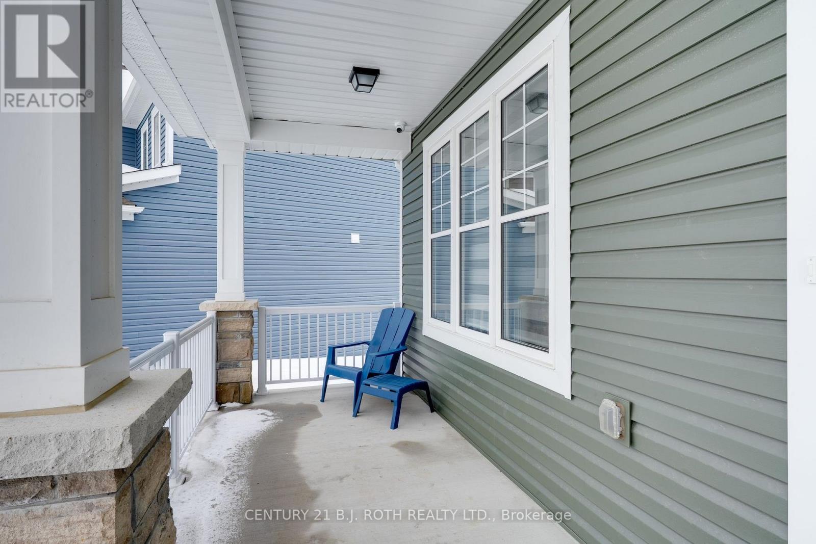 22 DYER CRESCENT - 2