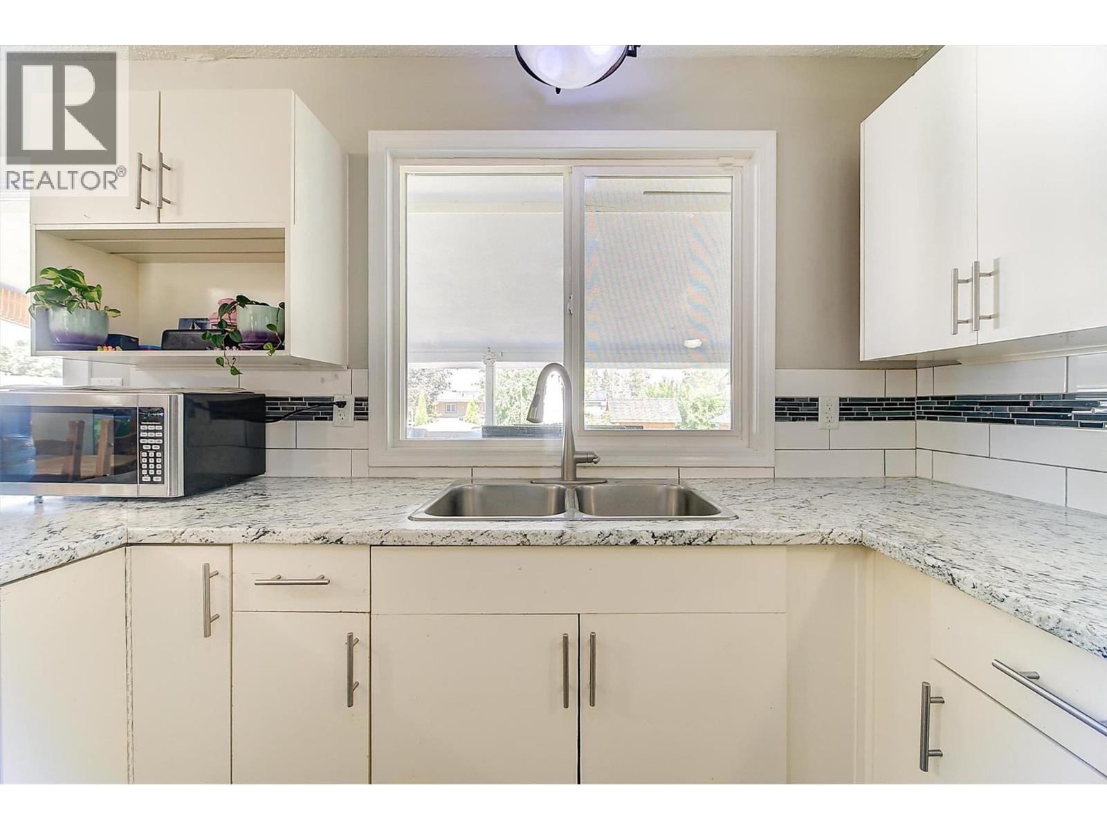 280 HOLBROOK Road W - 12