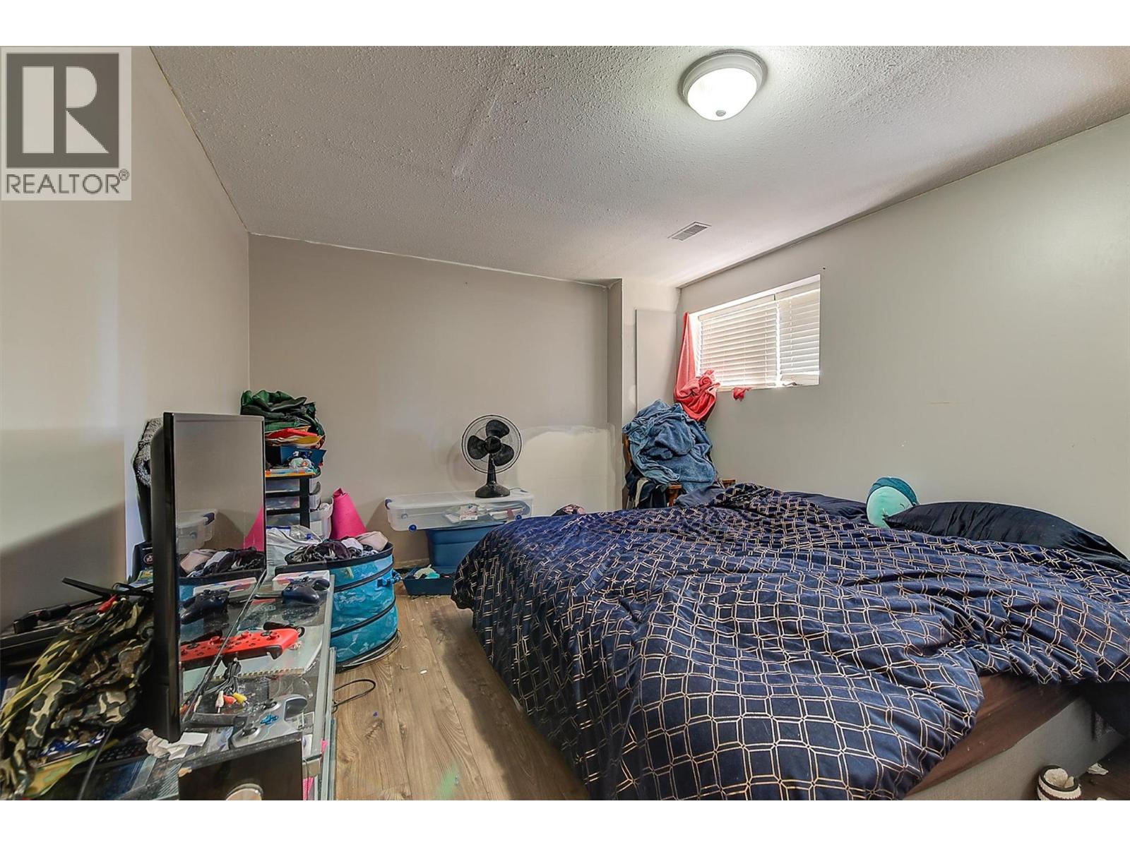 280 HOLBROOK Road W - 33