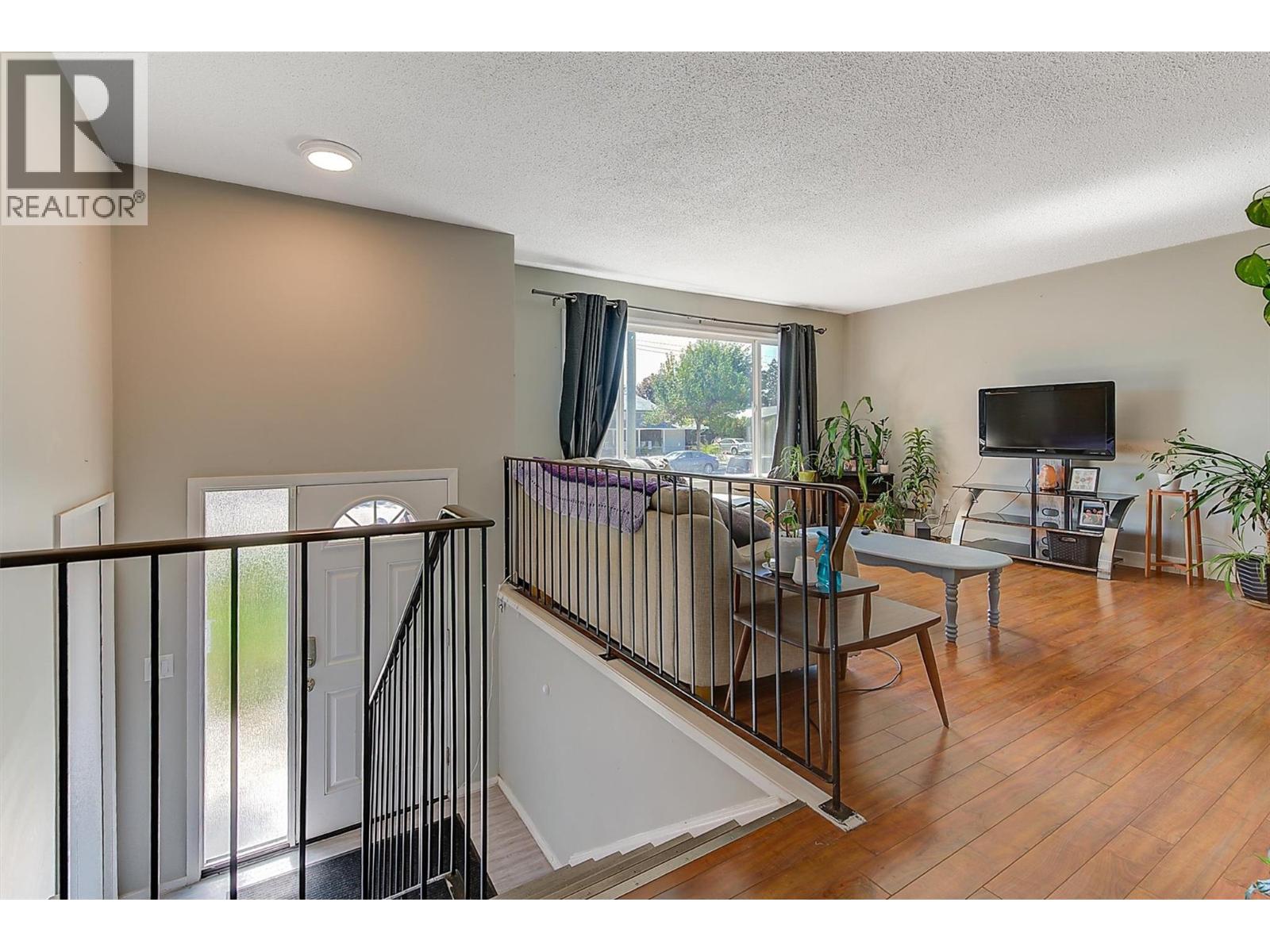 280 HOLBROOK Road W - 4