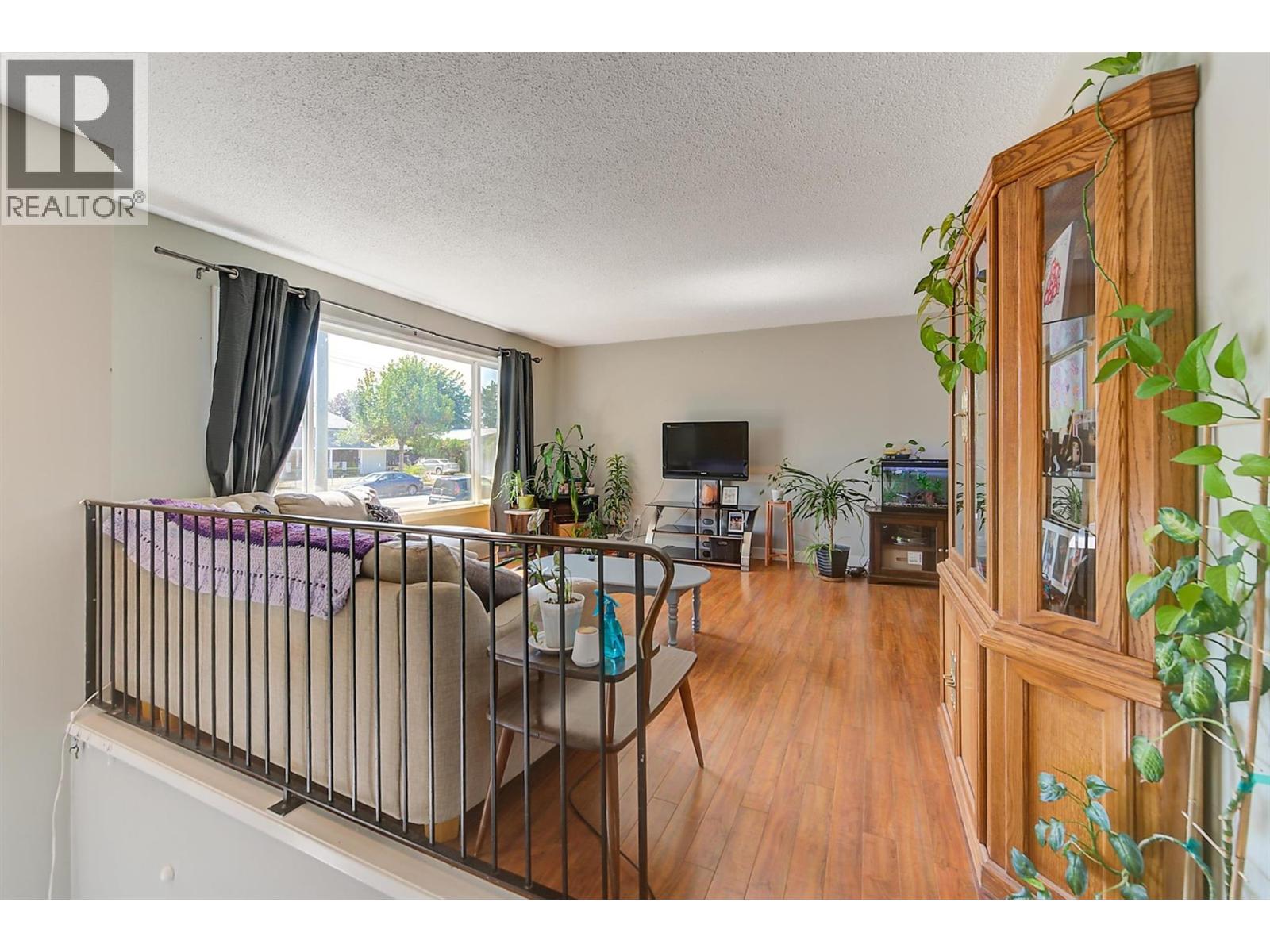 280 HOLBROOK Road W - 5
