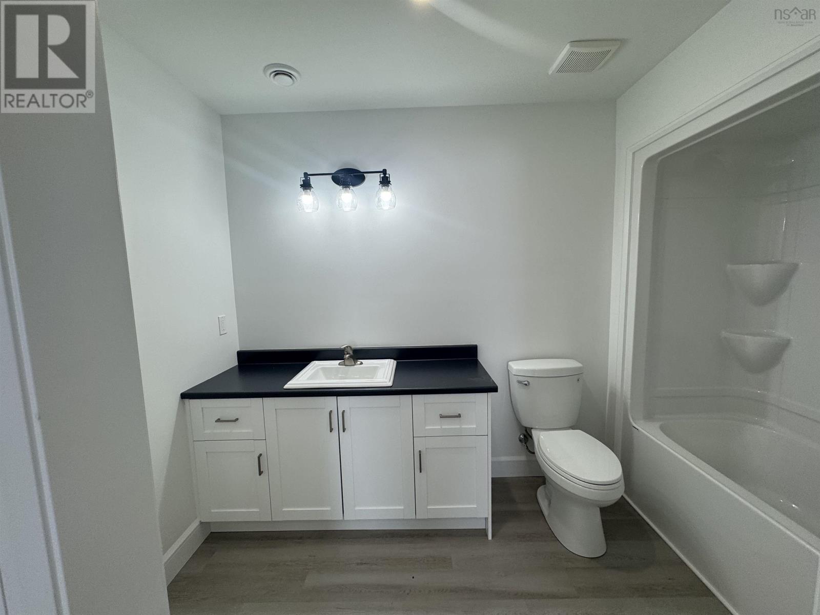 Property 22 of 24 of 8 Abbey Road