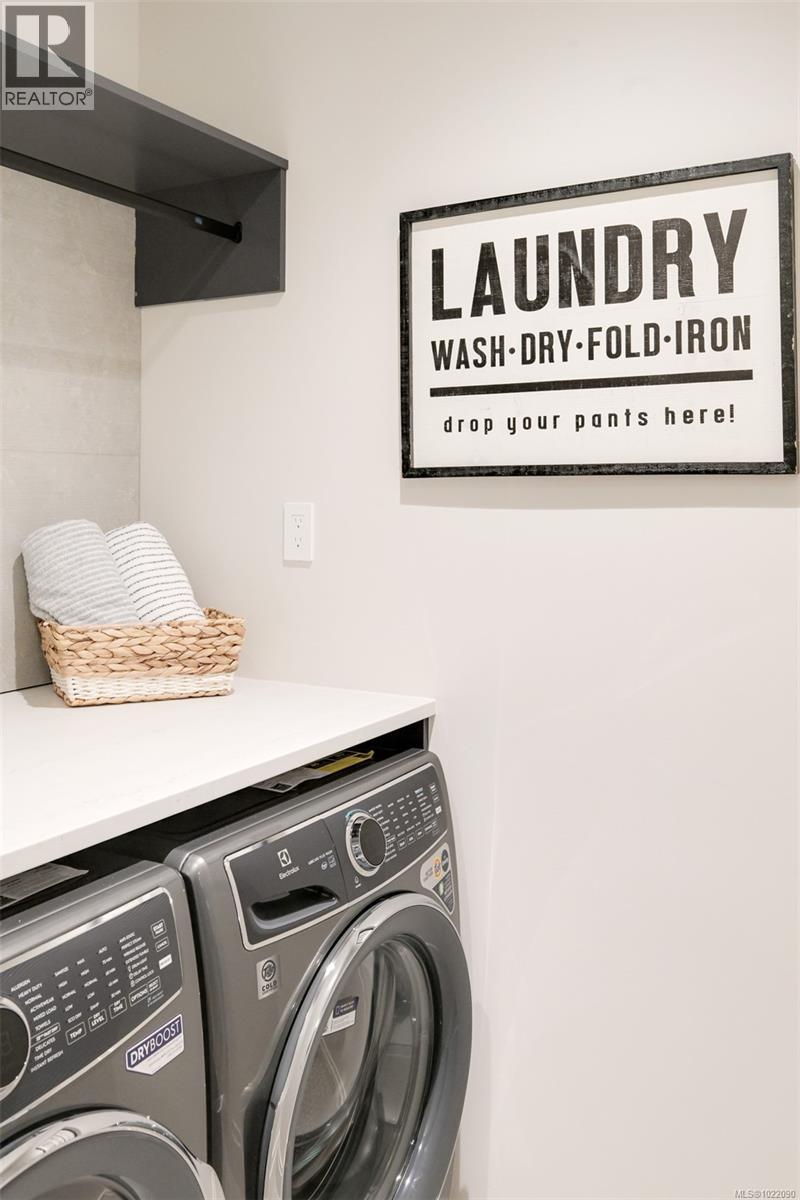 4 5032 Wesley Rd, Saanich