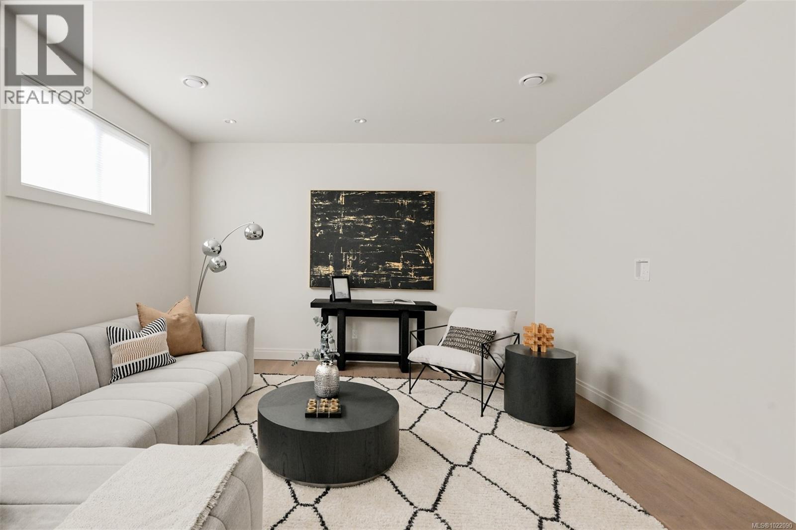 4 5032 Wesley Rd, Saanich