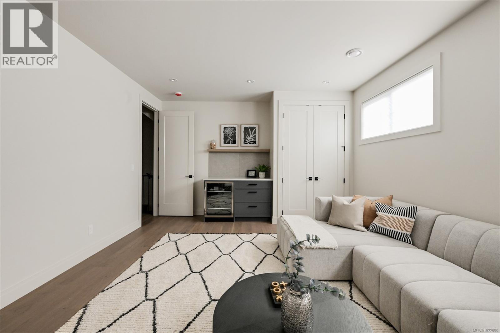 4 5032 Wesley Rd, Saanich