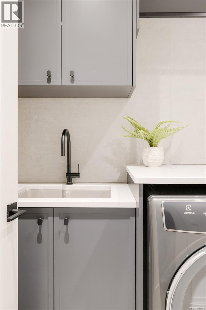 4 5032 Wesley Rd, Saanich