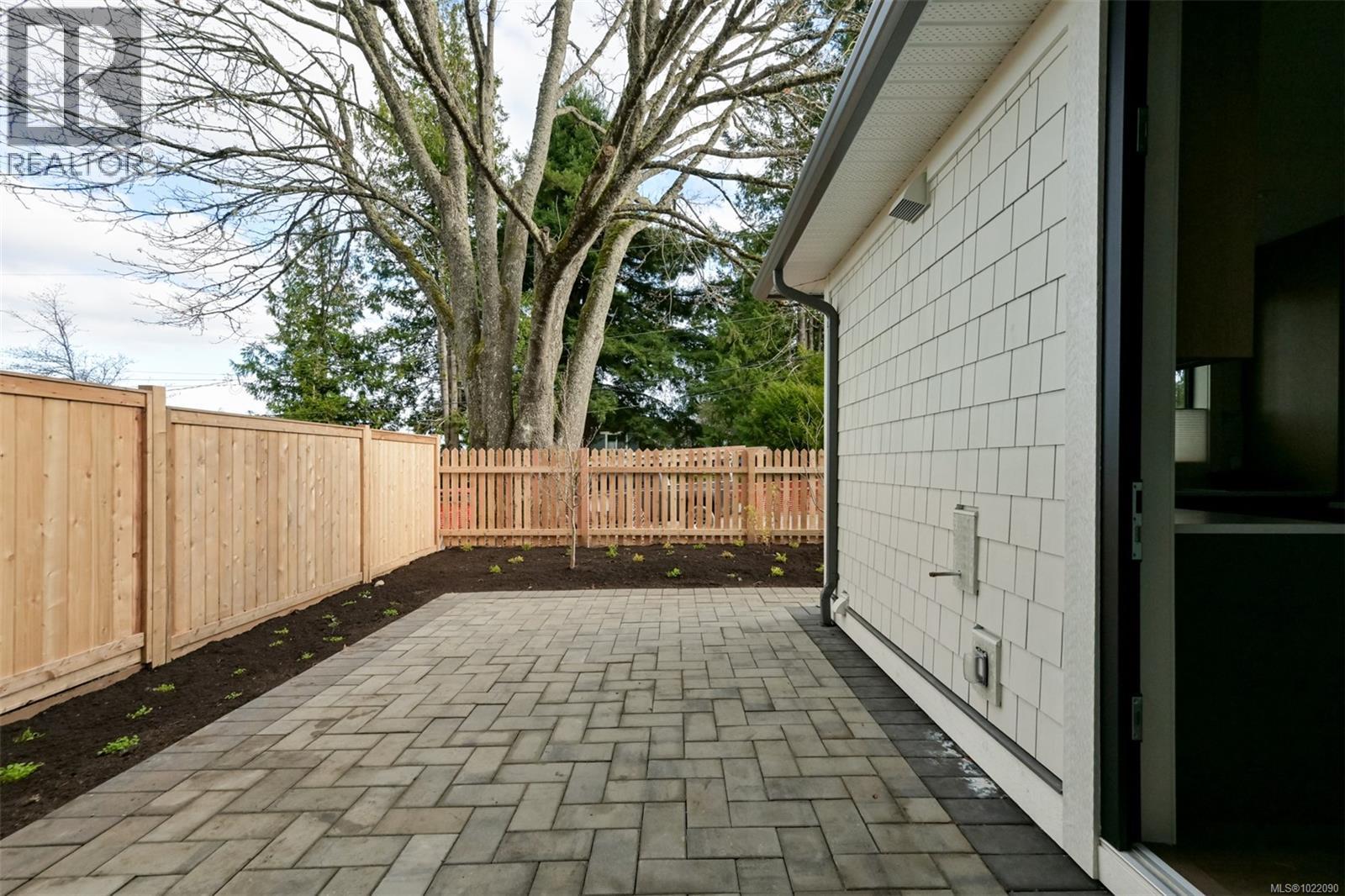 4 5032 Wesley Rd, Saanich