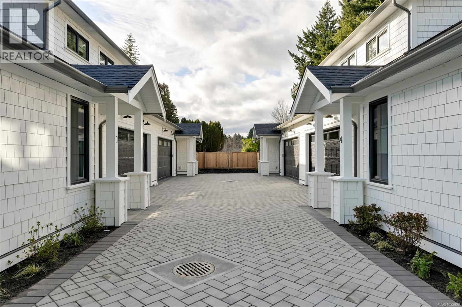 4 5032 Wesley Rd, Saanich