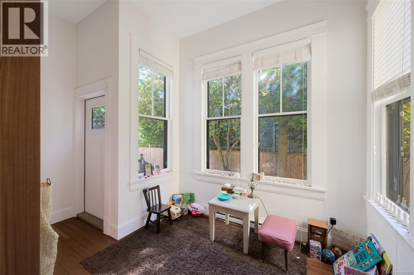 737 Vancouver St, Victoria