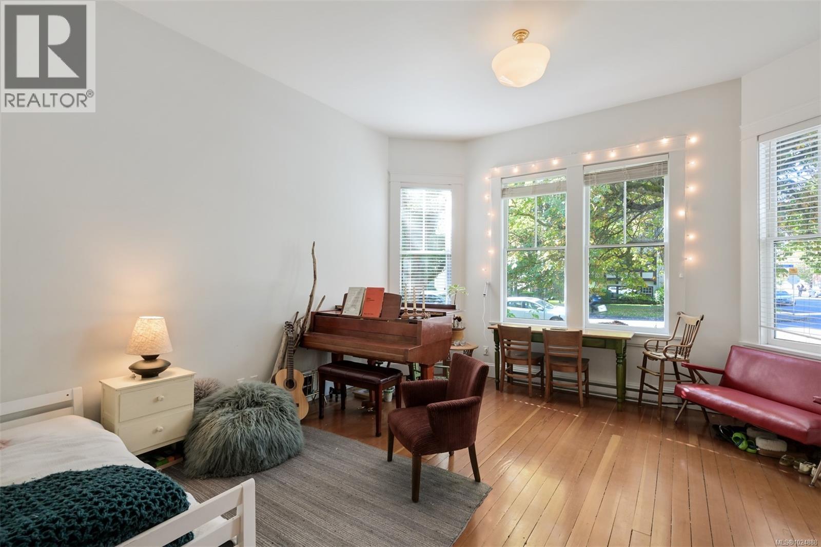 737 Vancouver St, Victoria