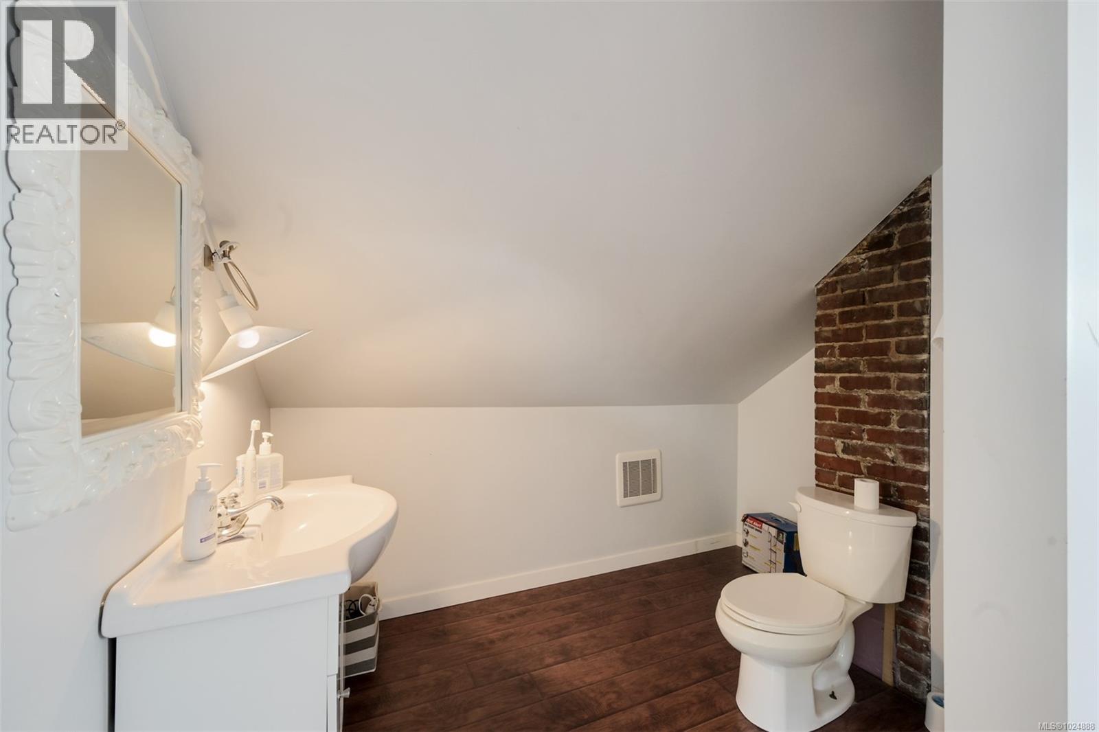 737 Vancouver St, Victoria