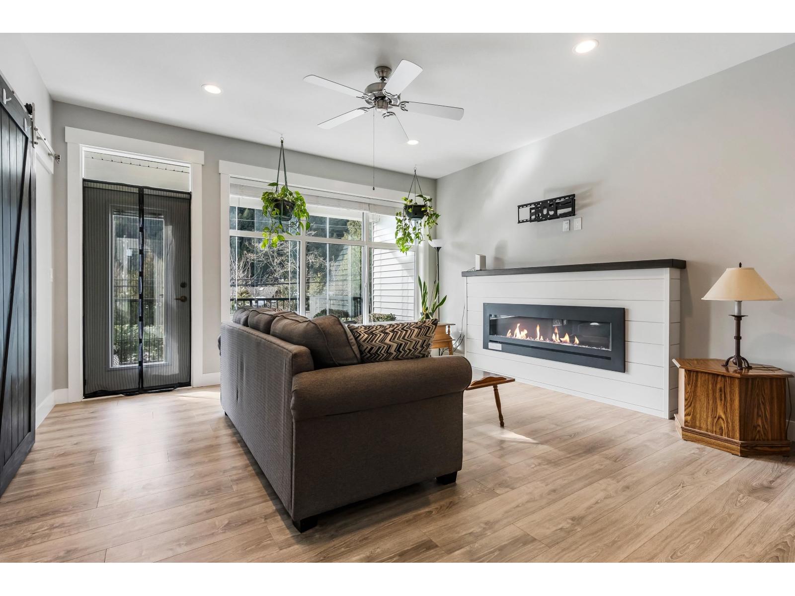 22 386 PINE AVENUE, Harrison Hot Springs, Harrison Hot Springs