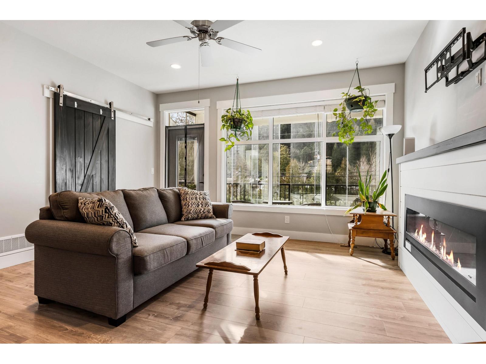 22 386 PINE AVENUE, Harrison Hot Springs, Harrison Hot Springs