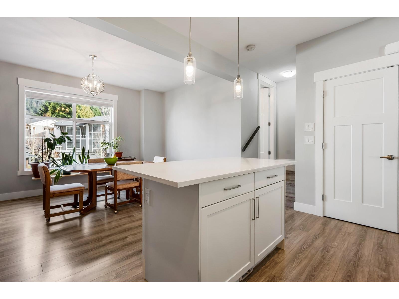 22 386 PINE AVENUE, Harrison Hot Springs, Harrison Hot Springs