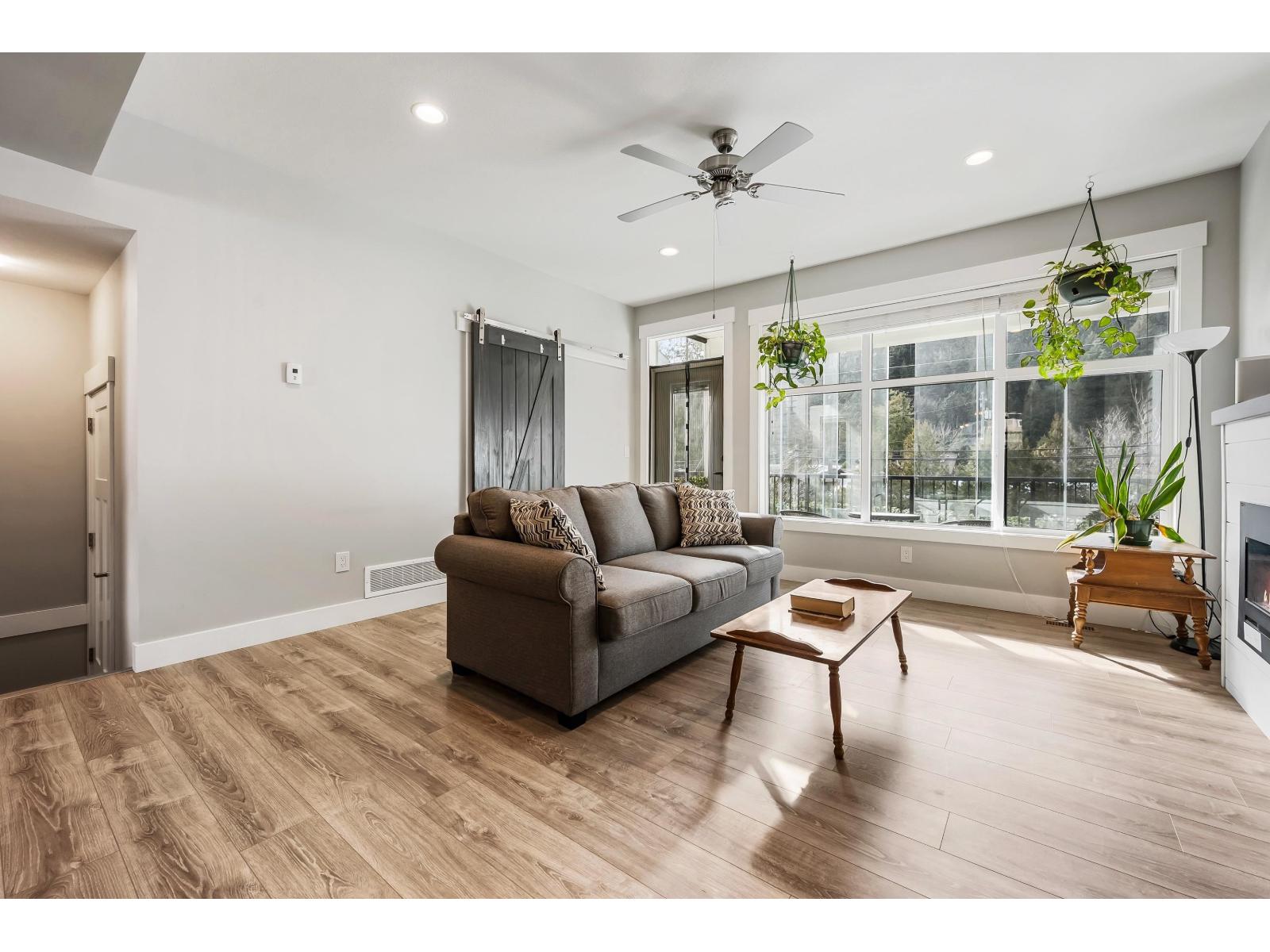 22 386 PINE AVENUE, Harrison Hot Springs, Harrison Hot Springs