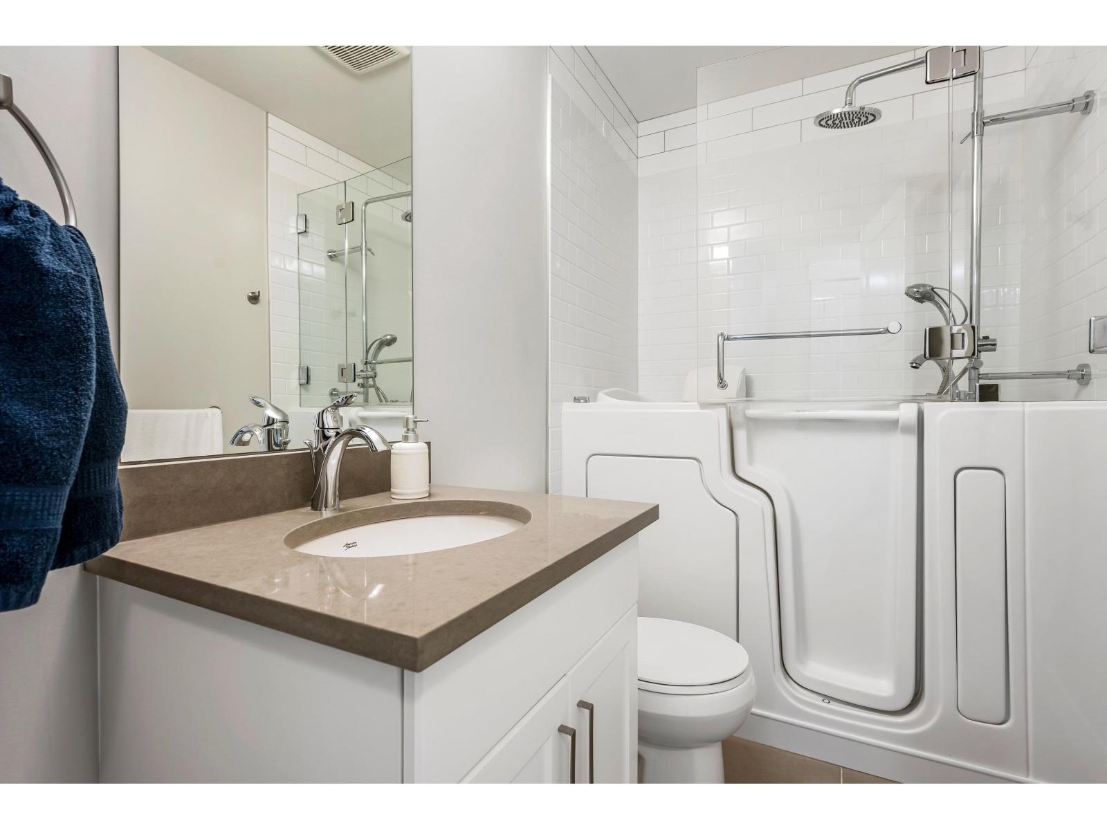 22 386 PINE AVENUE, Harrison Hot Springs, Harrison Hot Springs