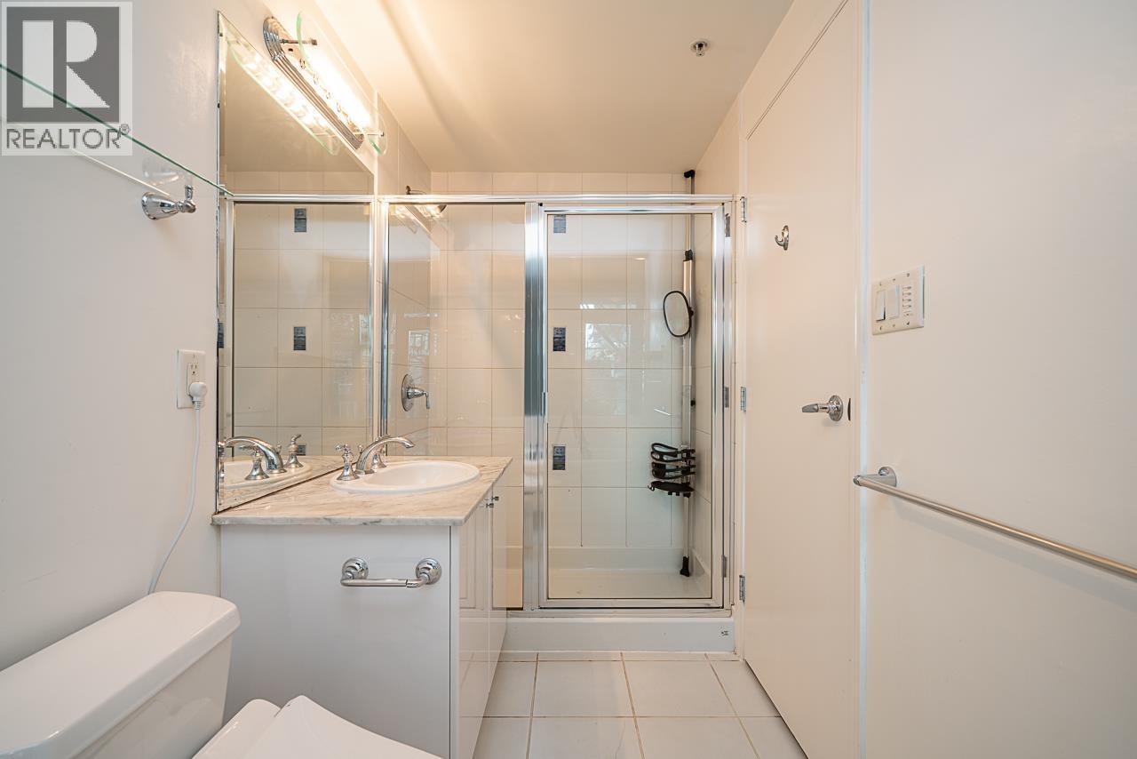 TH6 168 E ESPLANADE AVENUE, North Vancouver