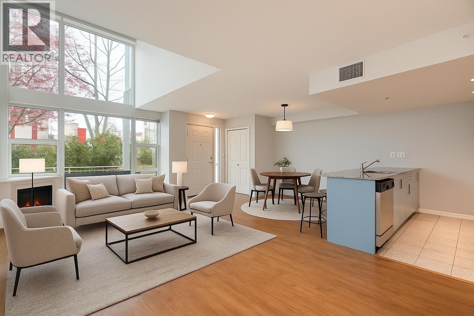 TH6 168 E ESPLANADE AVENUE, North Vancouver