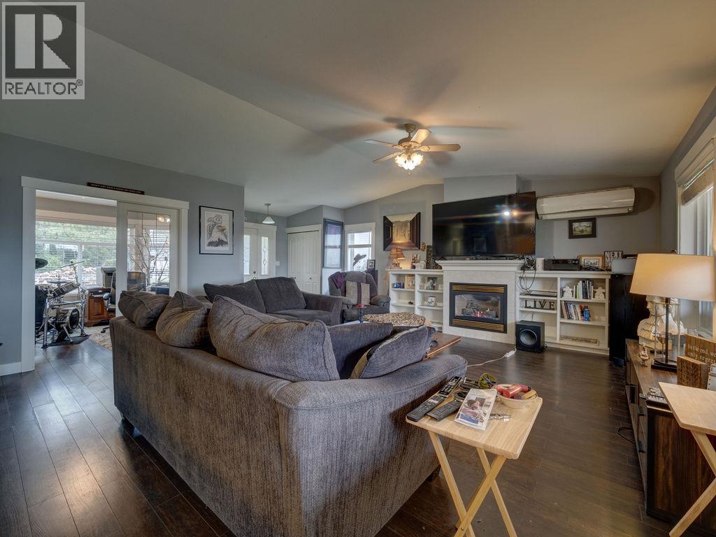 5641 NICKERSON ROAD, Sechelt