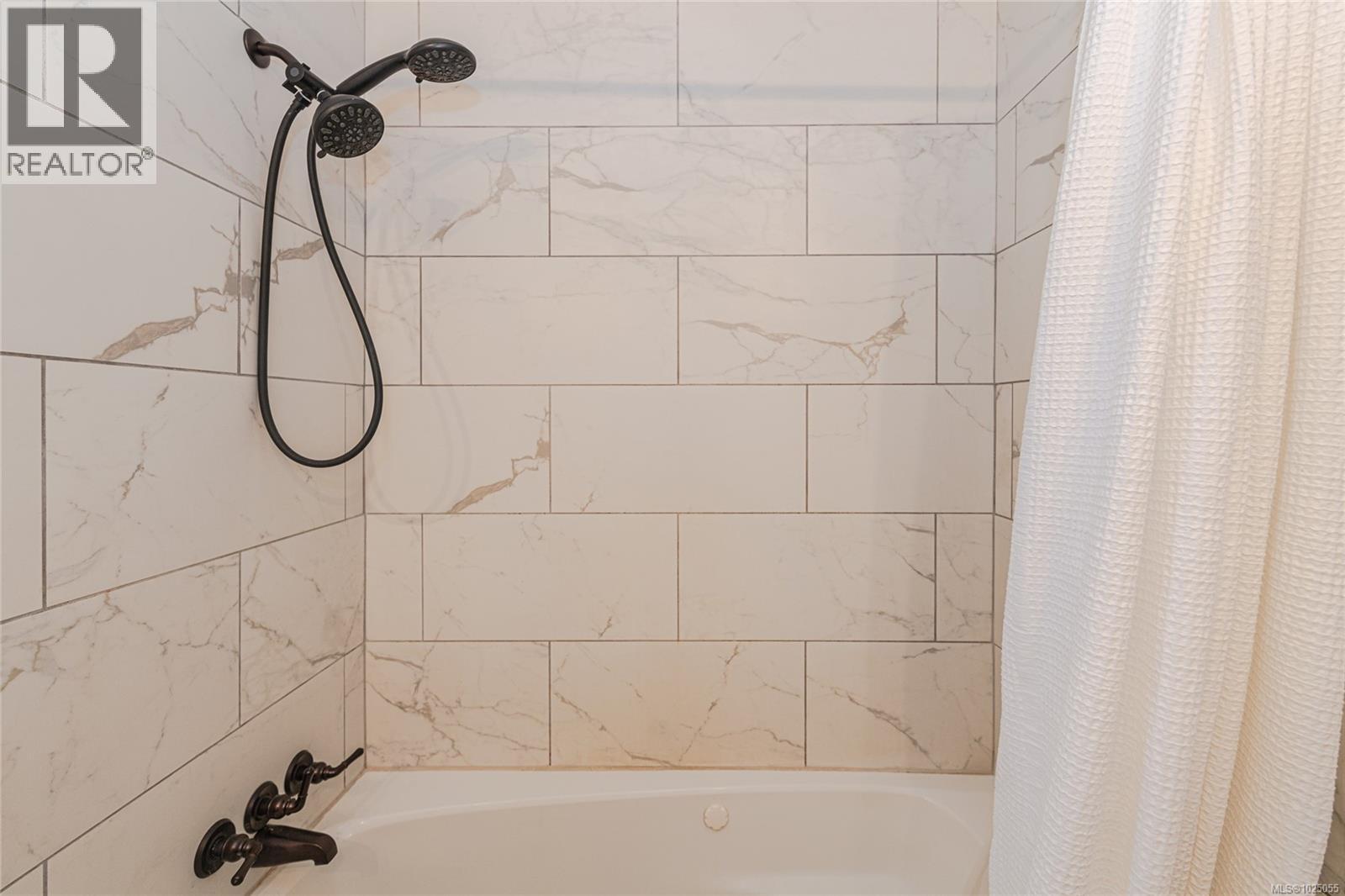 1884 Frances St, Duncan