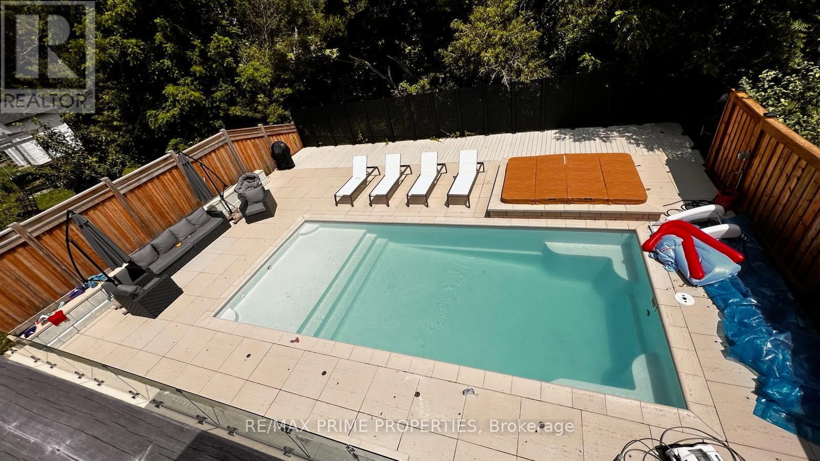 72 RIDGE GATE CRESCENT,East Gwillimbury (Mt Albert),,