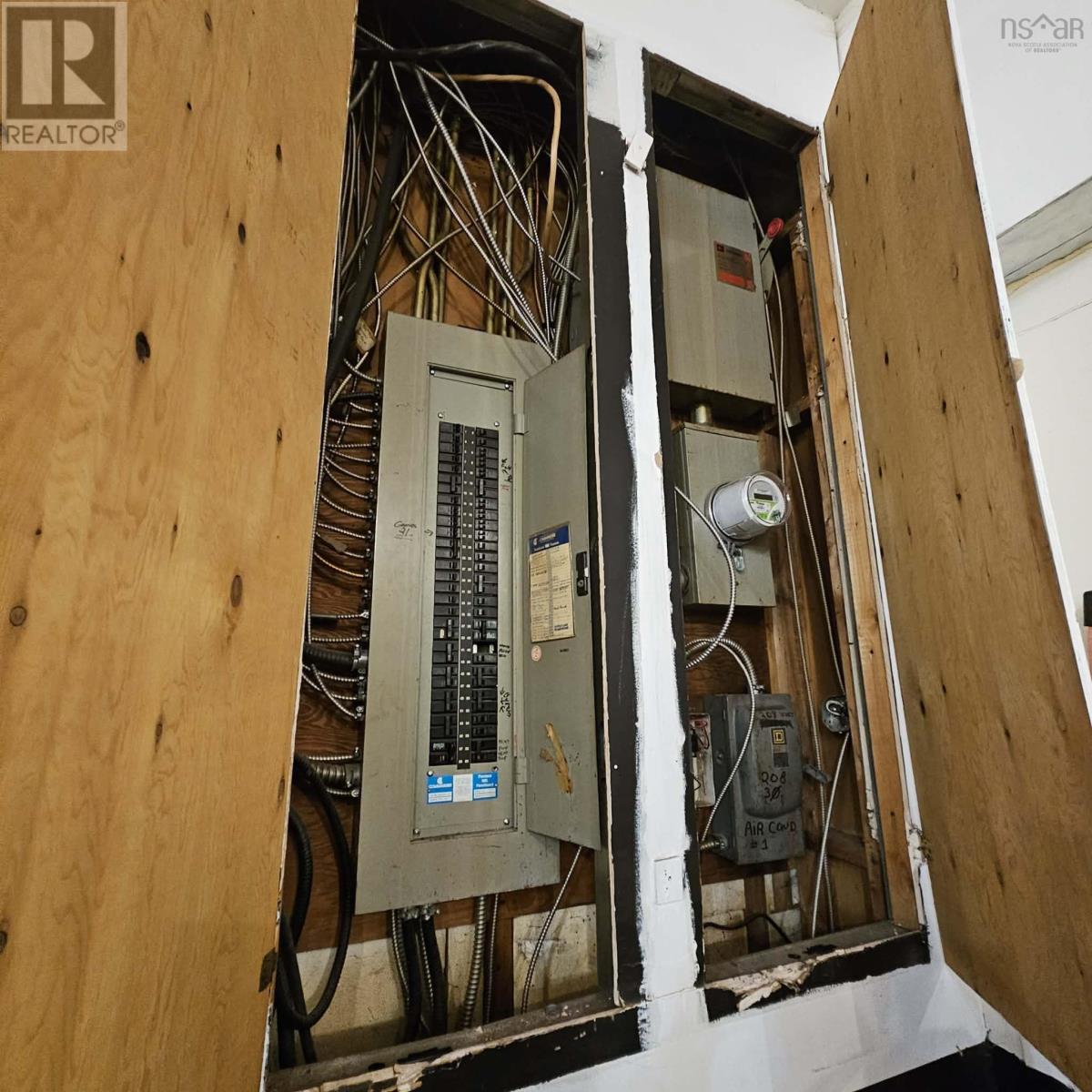 Property 34 of 37 of 3447 Wilson Avenue