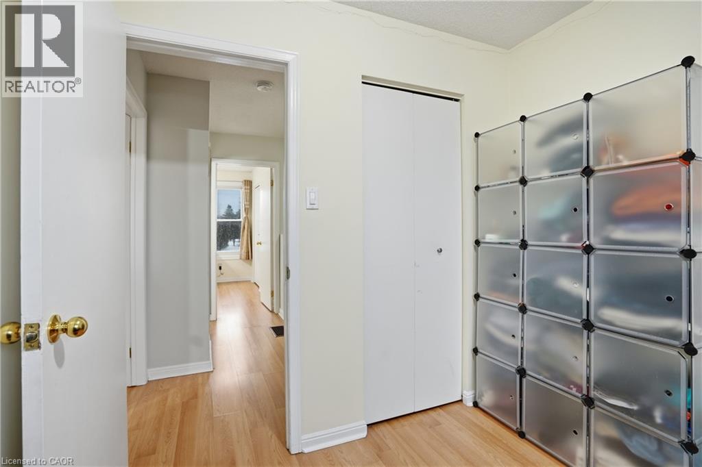 #10 596 GREY STREET - 16