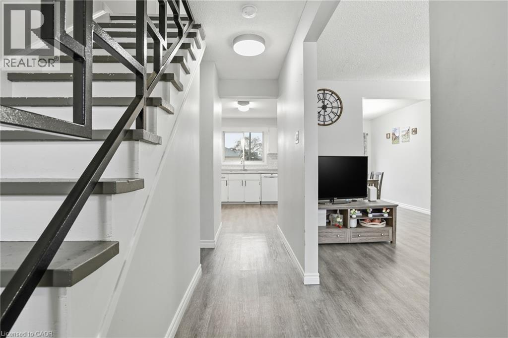 #10 596 GREY STREET - 4