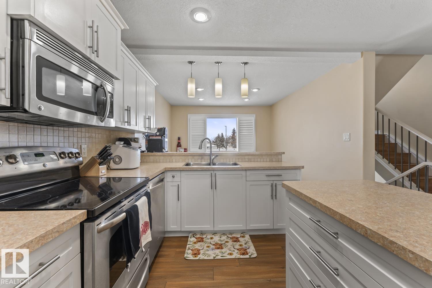 #7 1001 7 AV - Photo 3 of 29, Cold Lake, Alberta