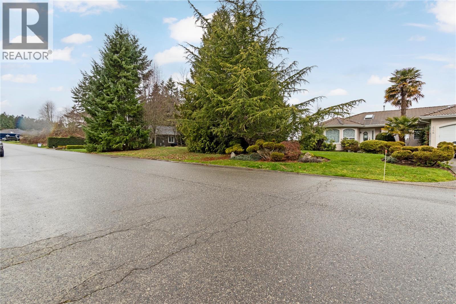 881 Fairways Dr, Qualicum Beach