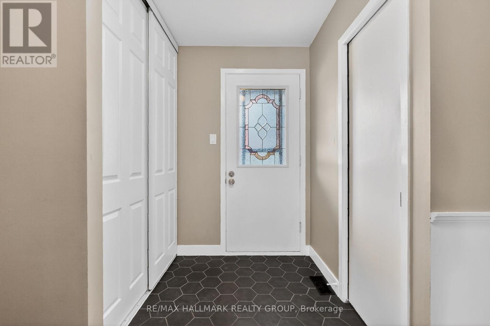 12 BLACK FOREST LANE - Photo 3 of 49, Ottawa, Ontario