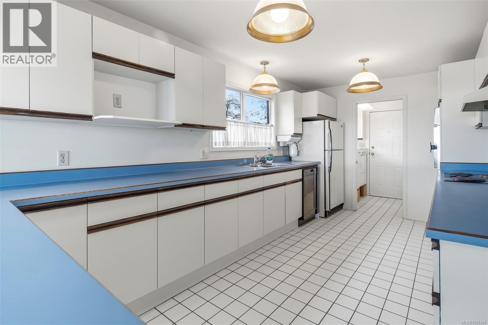  2524 Esplanade, Oak Bay